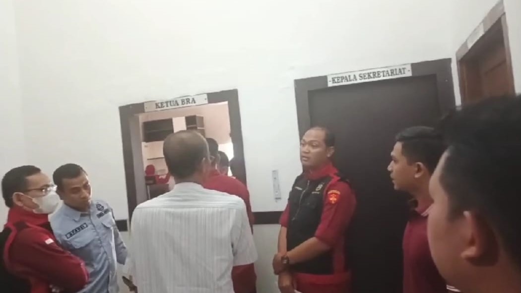 Tim Penyidik Kejati Aceh Geledah Kantor BRA