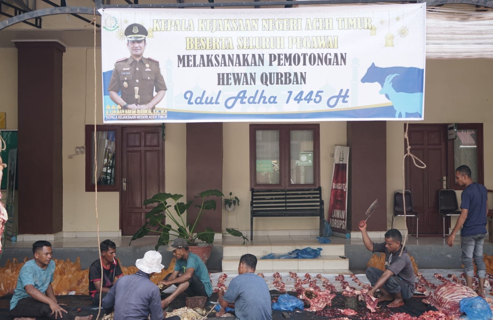 Kejari Aceh Timur Ikut Berkurban Untuk Masyarakat Sekitar, Sambut Hari Raya Idul Adha 1445 H Kejari Aceh Timur Ikut Berkurban Untuk Masyarakat Sekitar, Sambut Hari Raya Idul Adha 1445 H