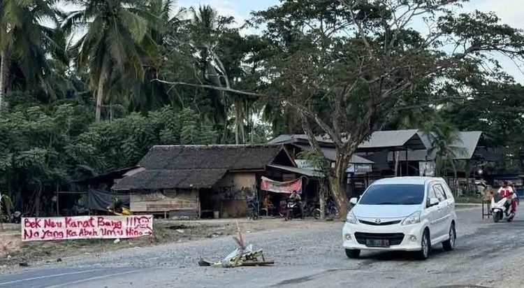 Hindari Jalan Rusak, Pengendara Sepmor Tewas Ditabrak Mobil Hindari Jalan Rusak, Pengendara Sepmor Tewas Ditabrak Mobil