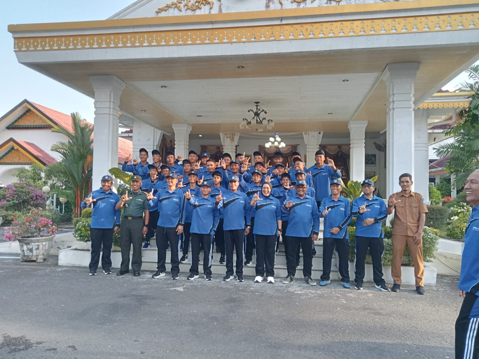 Pj Walkot Langsa Lepas Ratusan Atlet Kontingen POPDA XVII Pj Walkot Langsa Lepas Ratusan Atlet Kontingen POPDA XVII