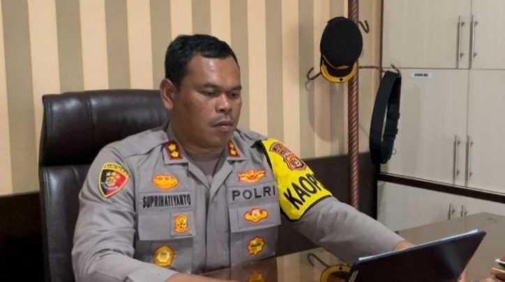 Kapolres Aceh Singkil Ajak Masyarakat Kibarkan Bendera Merah Putih Kapolres Aceh Singkil Ajak Masyarakat Kibarkan Bendera Merah Putih