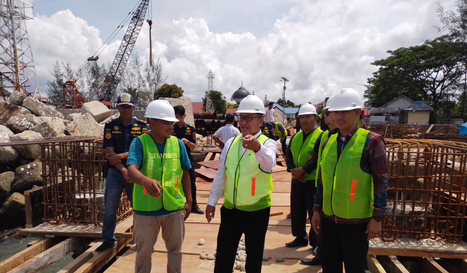 PJ Bupati Aceh Singkil Minta Pekerjaan Pelabuhan Penyeberangan Menjaga Kualitas PJ Bupati Aceh Singkil Minta Pekerjaan Pelabuhan Penyeberangan Menjaga Kualitas