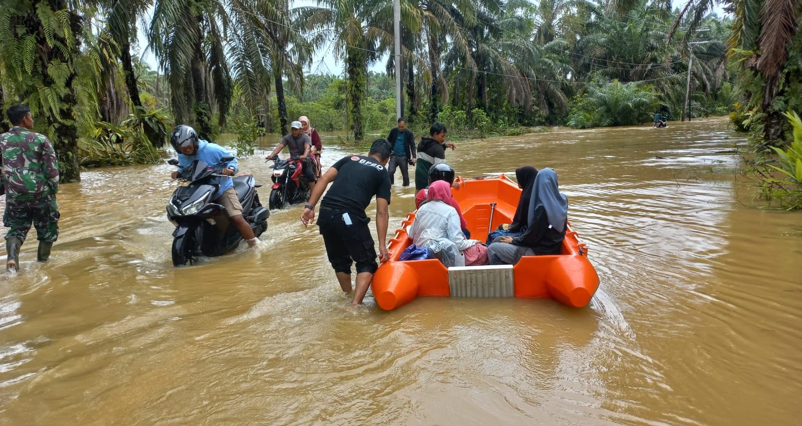 Simpang Kanan Terendam Banjir, Jalinsum Singkil-Subusslam Belum Bisa Dilintasi Kendaraan Roda Empat