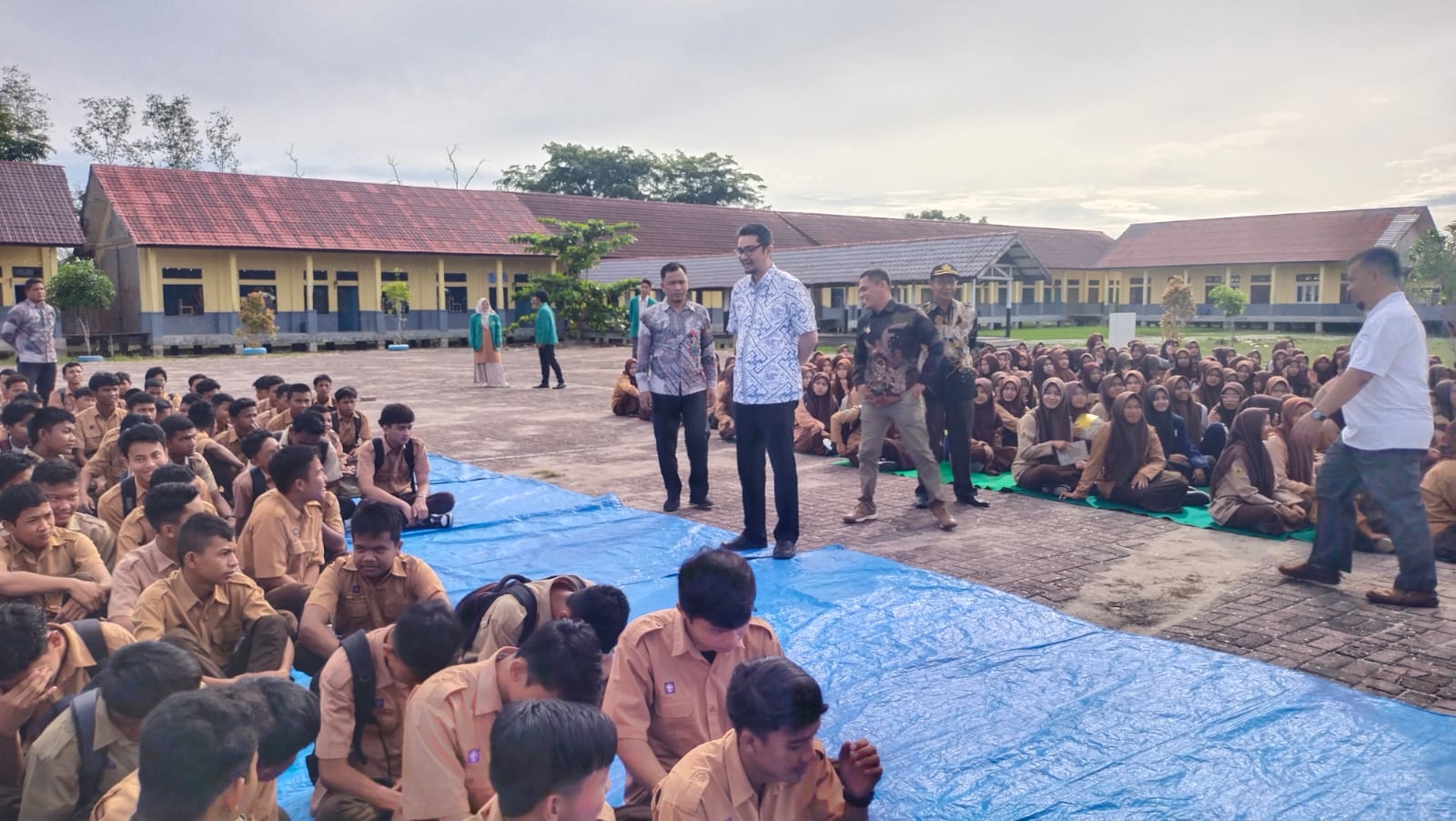 Kadis Pendidikan Aceh Motivasi Siswa-Siswi SMAN 1 Singkil Menggapai Mimpi