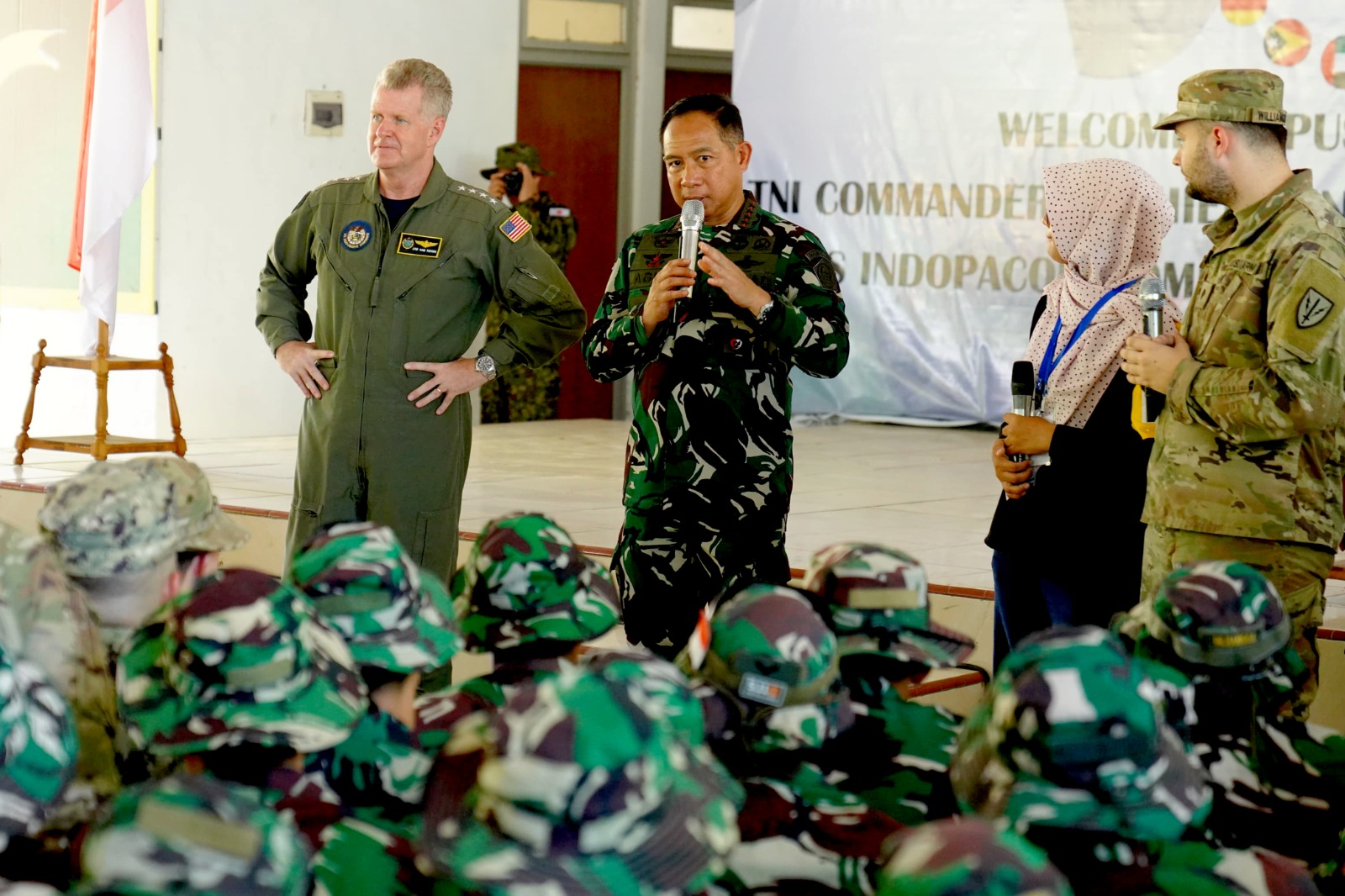 Momen Kedekatan Panglima TNI Bersama Pasukan Multi Nasional Pada Latihan Super Garuda Shield 2024