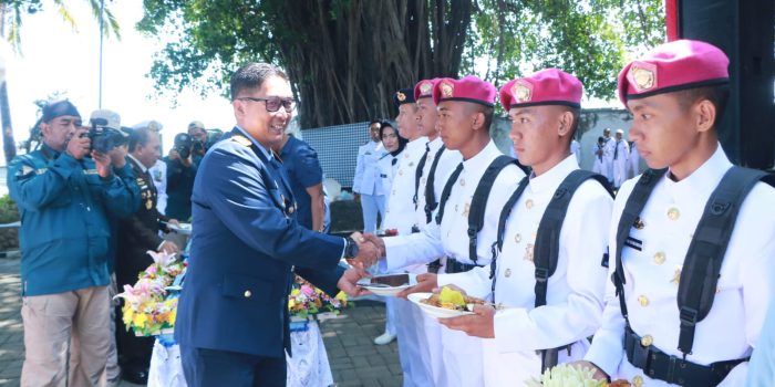 Danlanud Sultan Hasanuddin Hadiri Peringatan HUT Ke-79 TNI AL Di Lantamal VI Makassar