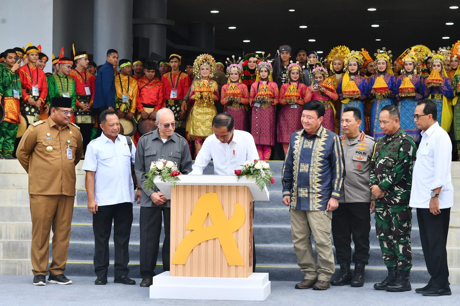 Panglima TNI Dampingi Presiden RI Resmikan Gedung AMANAH Youth Creative Hub Panglima TNI Dampingi Presiden RI Resmikan Gedung AMANAH Youth Creative Hub