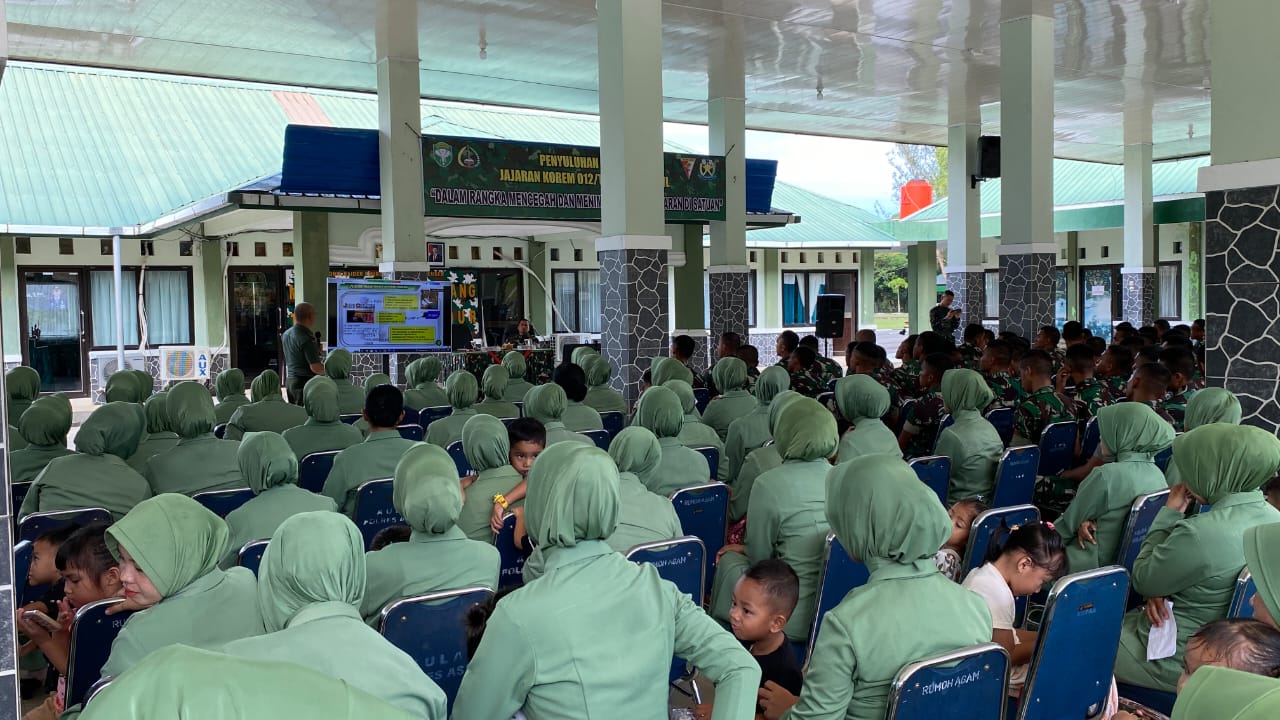 Korem 012/TU Adakan Penyuluhan Hukum Untuk Prajurit Dan Persit Yonif 115/ML Korem 012/TU Adakan Penyuluhan Hukum Untuk Prajurit Dan Persit Yonif 115/ML