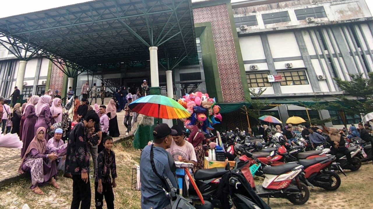 Rezeki Mengalir Bagi Pedagang Kaki Lima Di Momen Wisuda IAIN Langsa