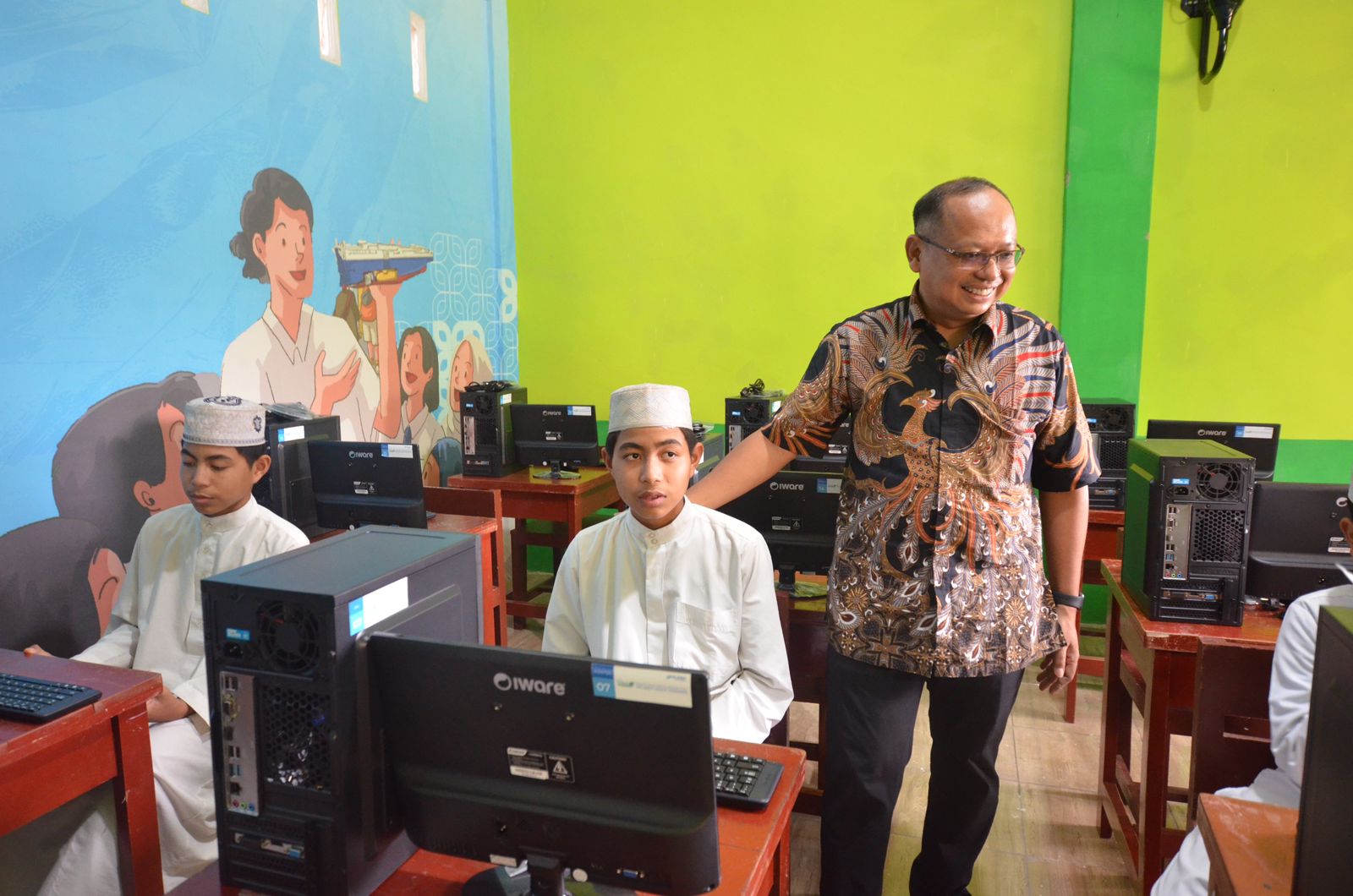 SPMT Salurkan Bantuan Sarana Belajar Mendukung Pendidikan Di Yayasan Mubarak Nurul Hikmah SPMT Salurkan Bantuan Sarana Belajar Mendukung Pendidikan Di Yayasan Mubarak Nurul Hikmah