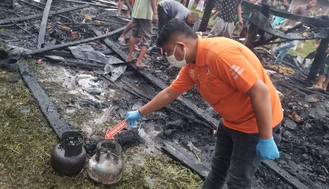 Kebakaran Hanguskan Rumah Seorang IRT Di Lhoksukon Kebakaran Hanguskan Rumah Seorang IRT Di Lhoksukon