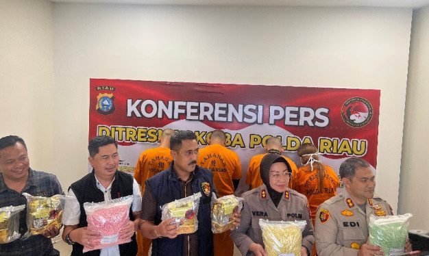 Polda Riau Buru Pemesan 9,88 Kg Sabu Dan 30 Ribu Ekstasi