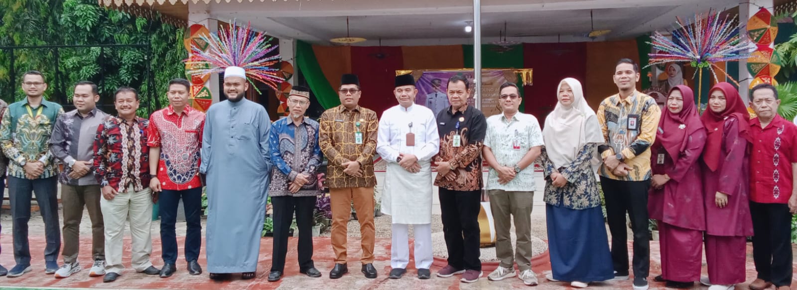 Rumah Qur'an Al-Mujahadah SMA Negeri 10 Pekanbaru Lahirkan Puluhan Siswa Tahfidz Rumah Qur'an Al-Mujahadah SMA Negeri 10 Pekanbaru Lahirkan Puluhan Siswa Tahfidz