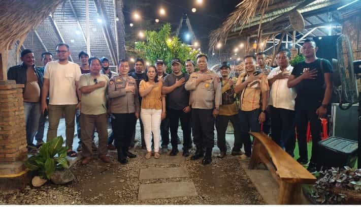 Tingkatkan Hubungan Harmonis Yang Telah Terjalin, Kapolsek Labuhan Laksanakan Buka Puasa Bersama Awak Media