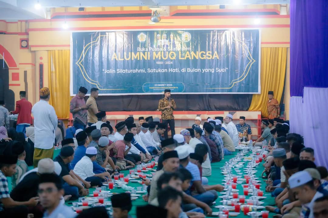 Bupati Al-Farlaky Bukber Bersama Alumni MUQ