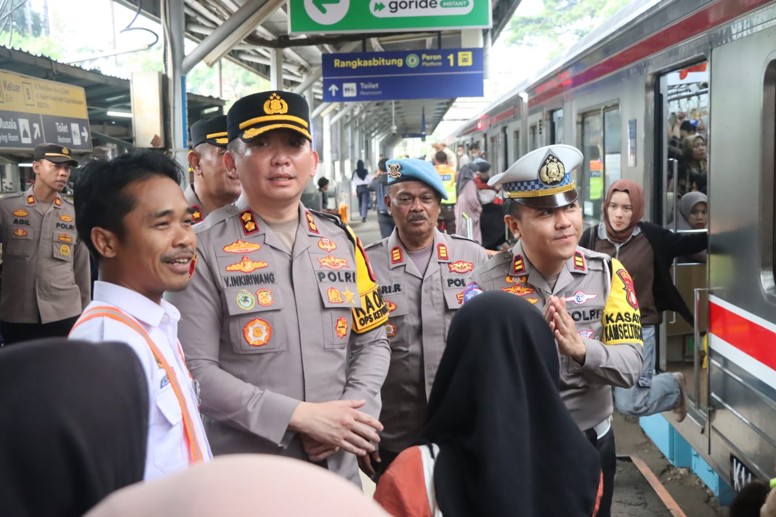 Kapolres Tangsel Tinjau Stasiun Rawa Buntu Dan Posyan Bitung, Pastikan Arus Balik Lebaran Aman Dan Lancar