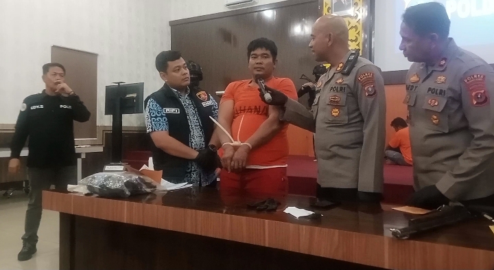 Irfan Alias Ipan Jengkol Pelaku Penembakan Akhirnya Menyerahkan Diri Irfan Alias Ipan Jengkol Pelaku Penembakan Akhirnya Menyerahkan Diri