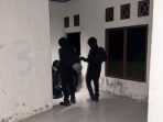 Tim Star Polres Lhokseumawe Sisir Rumah Kosong Berpotensi Lapak Narkotika Tim Star Polres Lhokseumawe Sisir Rumah Kosong Berpotensi Lapak Narkotika