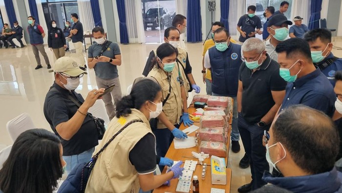 1,9 Ton Narkoba Diamankan TNI AL Di Karimun Ditimbang Ulang