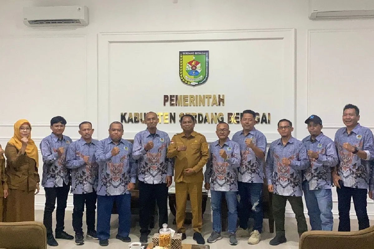 Bupati Serdagai Dukung Konfercab PWI Yang Ke-IV Bupati Serdagai Dukung Konfercab PWI Yang Ke-IV