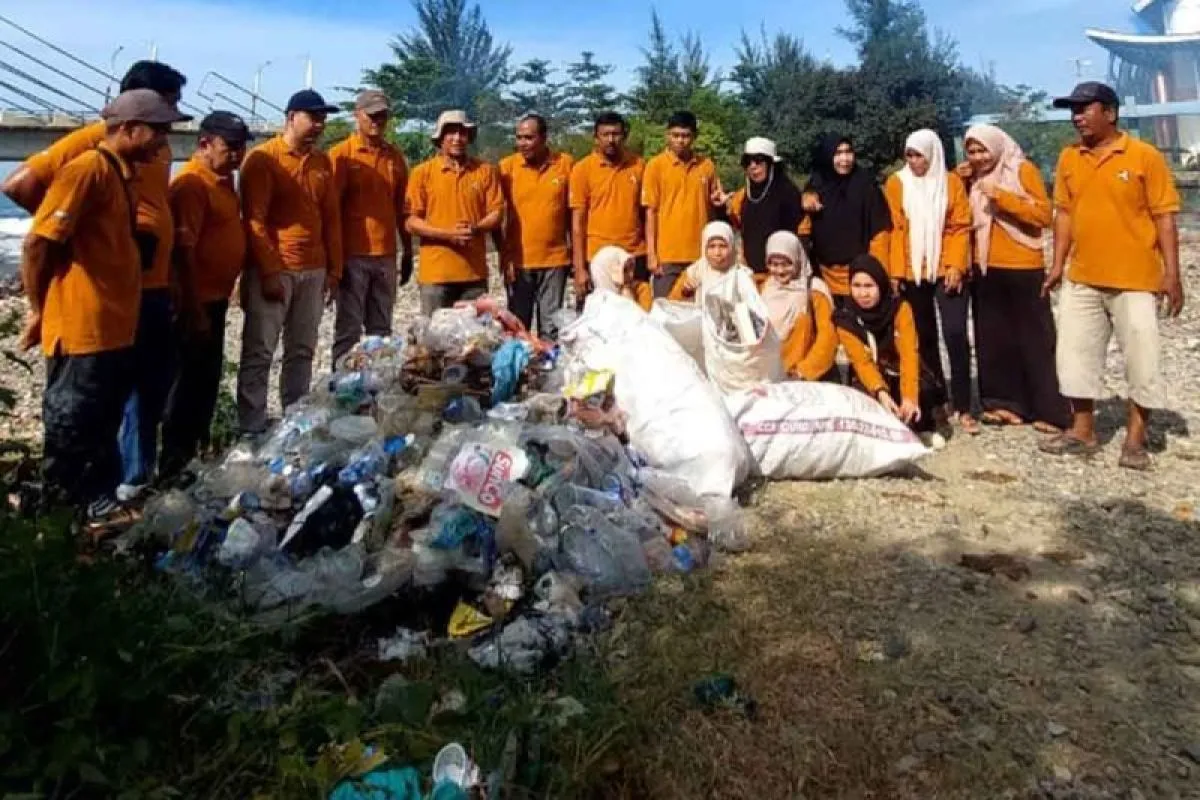 Ajak Masyarakat Gunakan Wadah Ramah Lingkungan, DLH Aceh Selatan Kampayekan Pengurangan Sampah Plastik