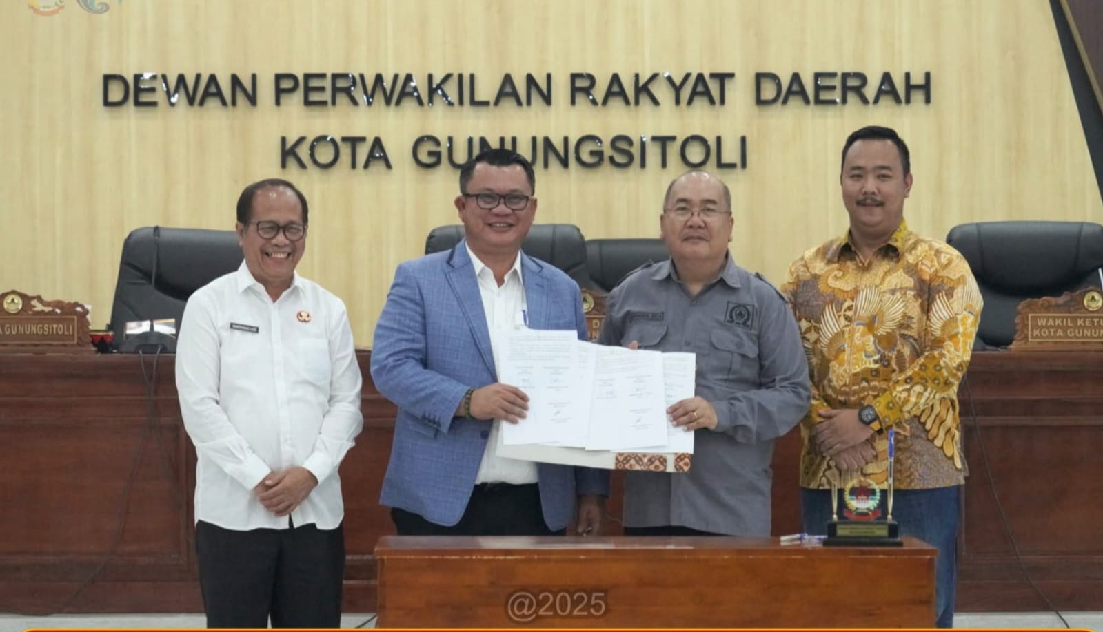 Walikota Gunungsitoli Menghadiri Rapat Paripurna Penetapan Ranperda Pelaksanaan APBD
