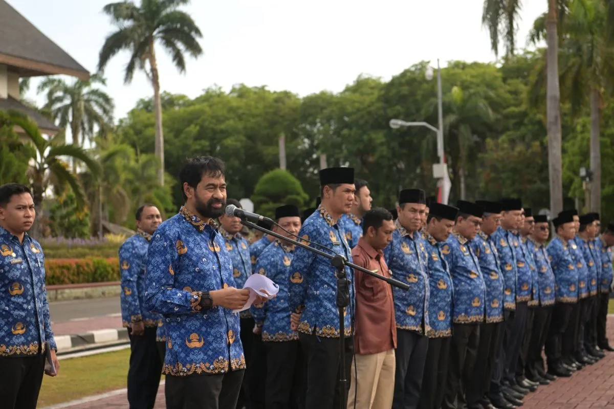 Mualem Ingatkan Pegawai Tidak Keluyuran Di Warkop Saat Jam Kerja