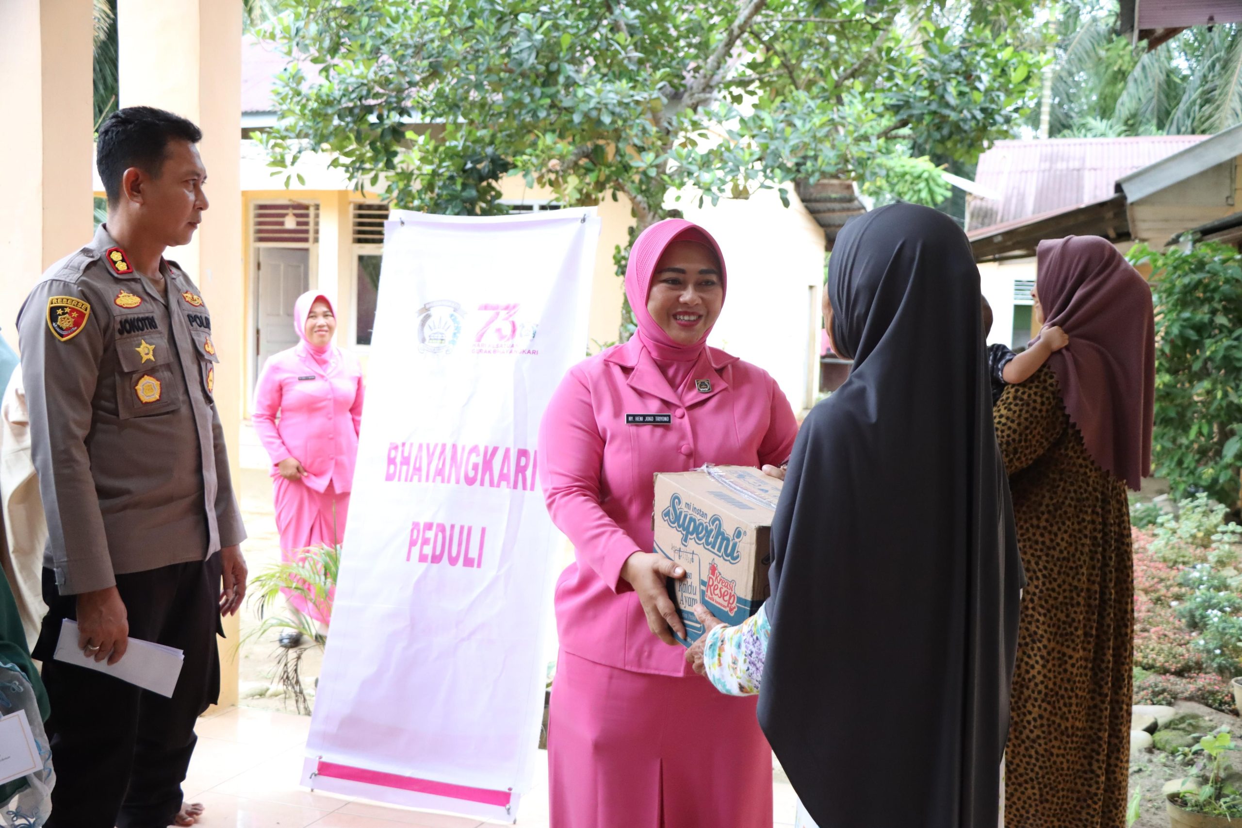 Ketua Bhayangkari Cabang Aceh Singkil Berbagi Kebaikan di Panti Asuhan