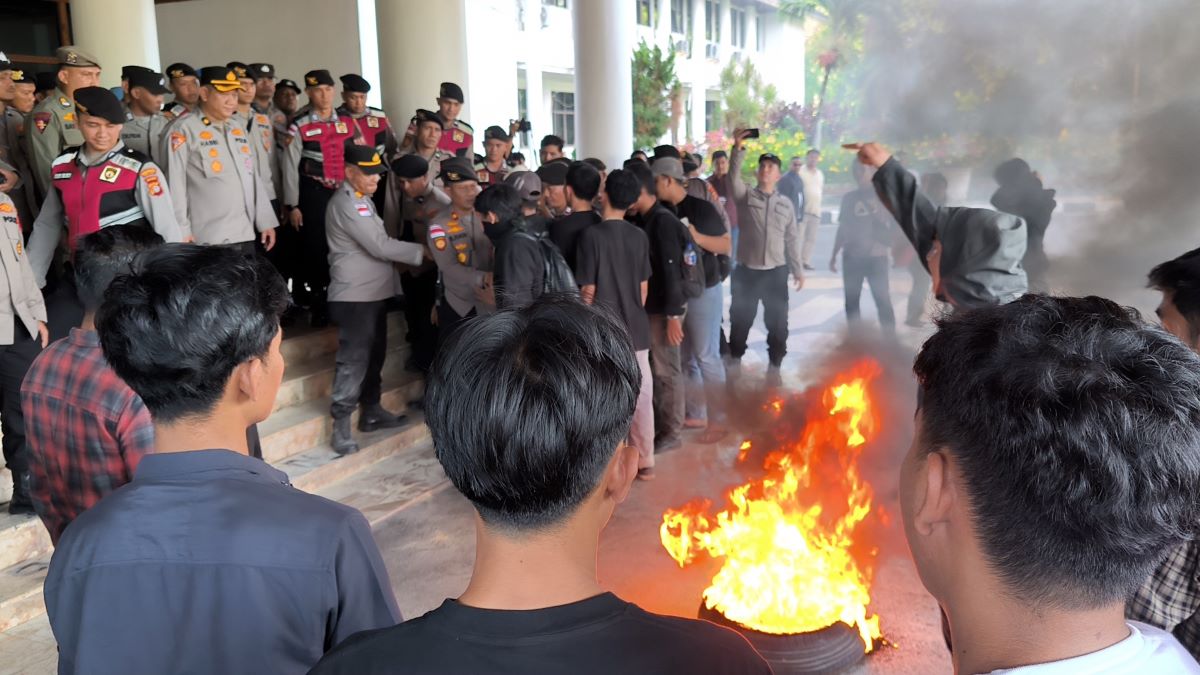 20260703-demo-aceh Bawa Tujuh Tuntutan, Massa Desak Status Bencana Nasional hingga Cabut Izin Tambang di Aceh